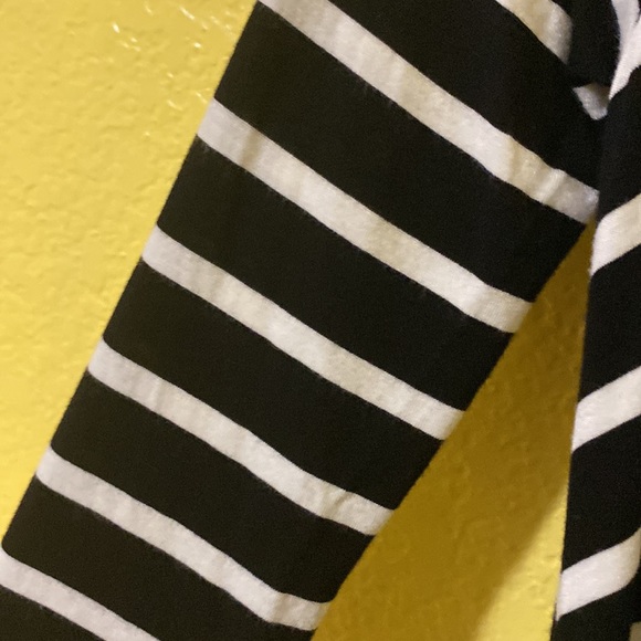 The dress is in great condition no rips. - Picture 4 of 4